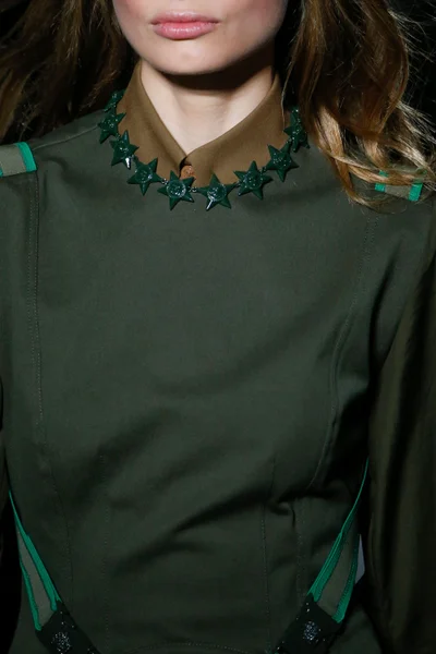 Look 14